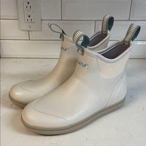 XTRATUF WOMEN'S ANKLE DECK BOOT Size 9 Ivory